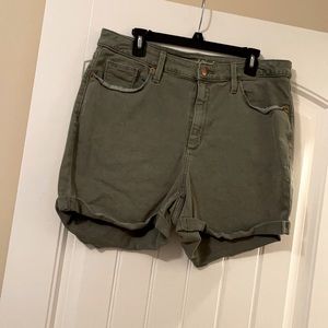 **FINAL SALE** Camo green midi short